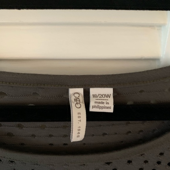 🎄Olive green tunic with small pattern cut outs.🎄 - Picture 2 of 4